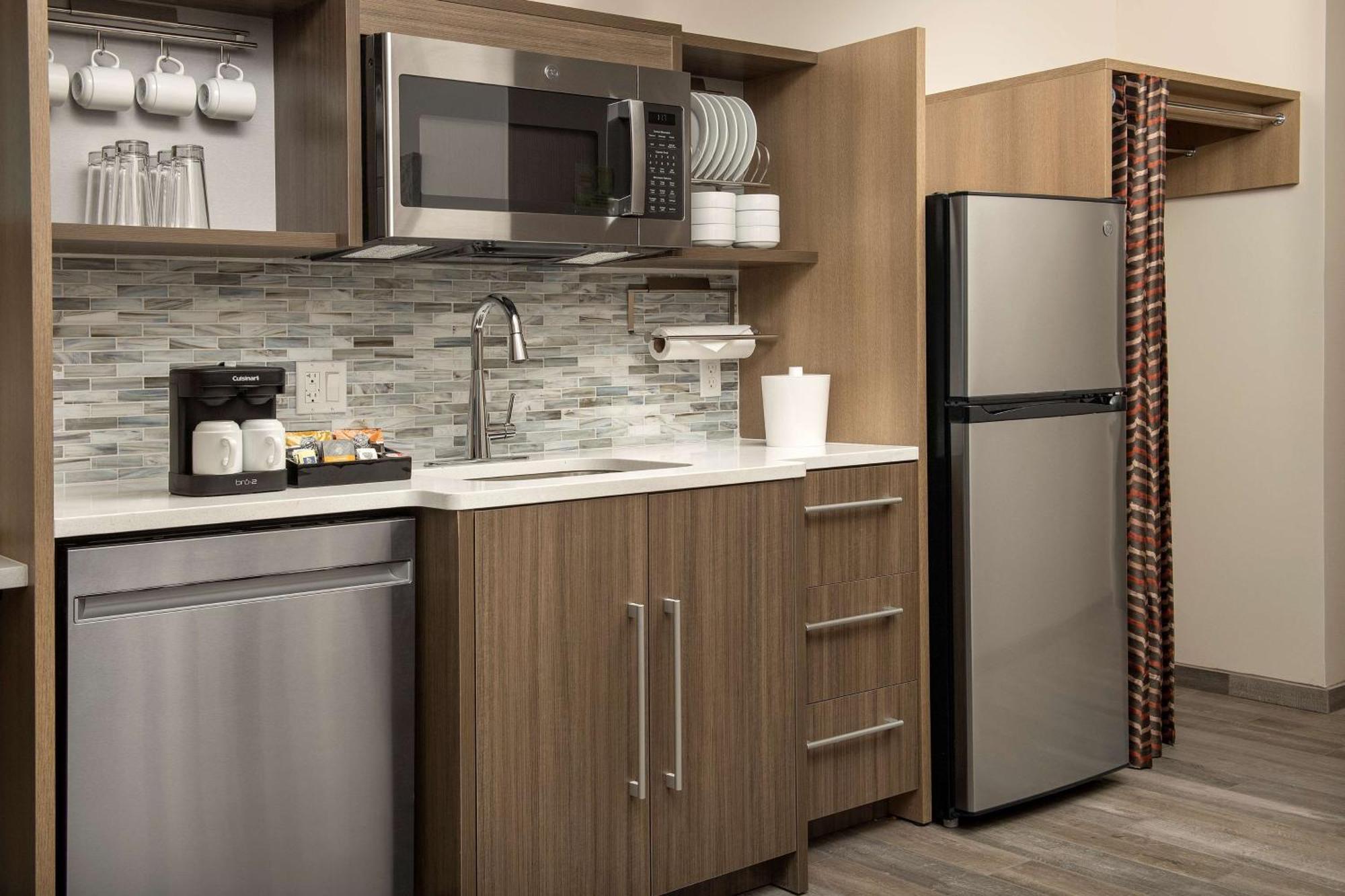 One-Bedroom King Suite - Non-Smoking,1557062443:JPEG